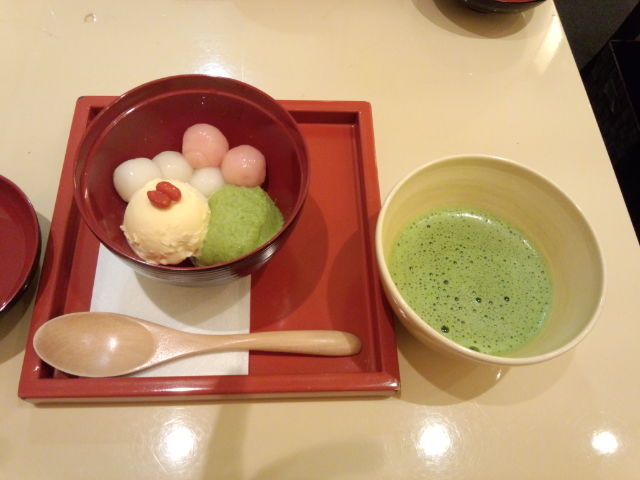 クリームずんだ、お抹茶付き_杜の菓匠 玉澤総本店