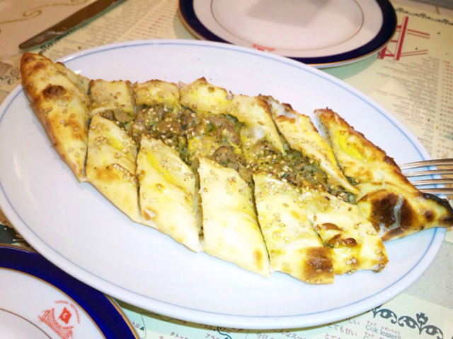 トルコ風ピザ_トルコ料理 ボスボラスハサン 新宿2丁目