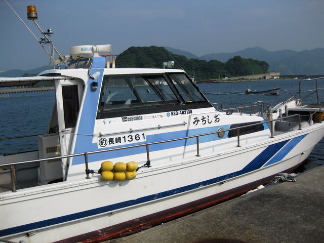 この船でクルージング
船長さんは、きさくな人です。
本業は、瀬渡し船
_樺島一周クルージング