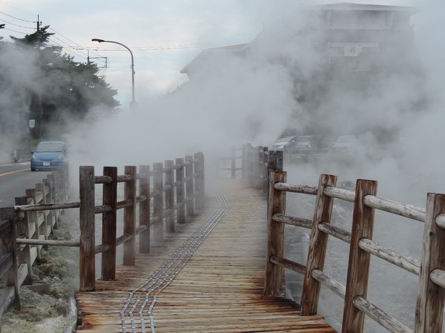 遊歩道も湯気と硫黄の香り_雲仙地獄