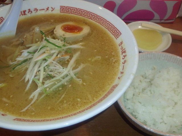 札幌みそラーメンとライスであったまります。_ひぐま 中央市場店