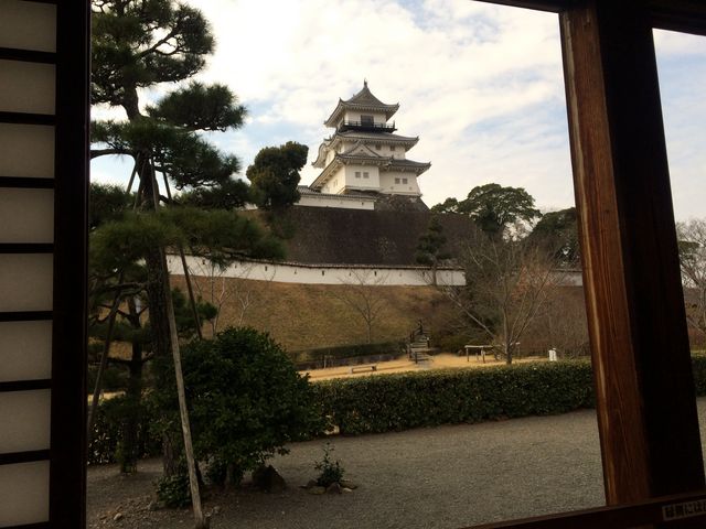 御殿から城郭を望む_掛川城御殿