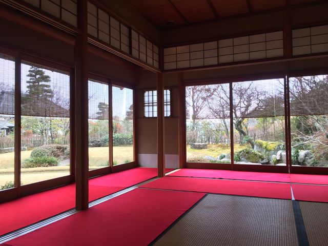 広間から庭園を眺める_二の丸茶室