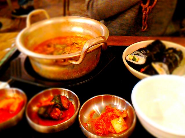 韓国のインスタントラーメンです。班家さんの「壺」って名前のラーメンです。
辛くて美味しい!_班家食工房