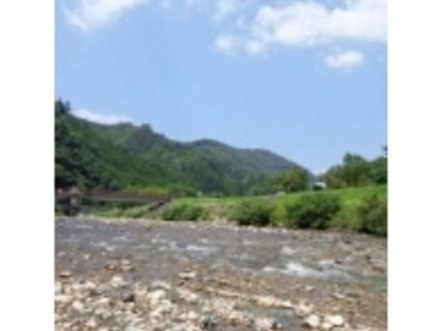 ほぼ川沿いを走ります。_せせらぎ街道