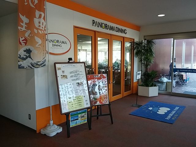 トイレは店外、写真左側の通路内に。オムツ換えは車椅子トイレ内にデンとソファ(!?)が!_伊豆の国パノラマパーク 伊豆の旬彩バイキング