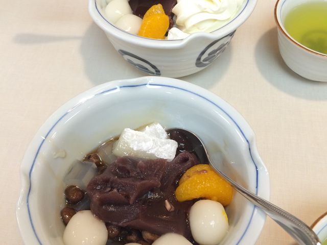 子供の白玉クリームあんみつと、私の白玉あんみつ。_あんみつみはし