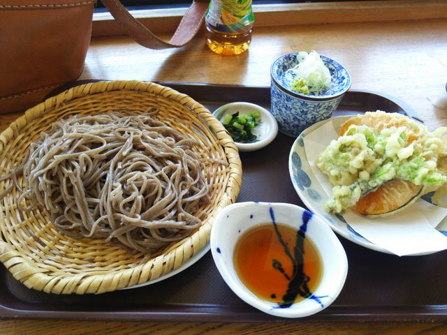 20食限定の須賀川そばと山菜のてんぷら_道の駅 北信州やまのうち