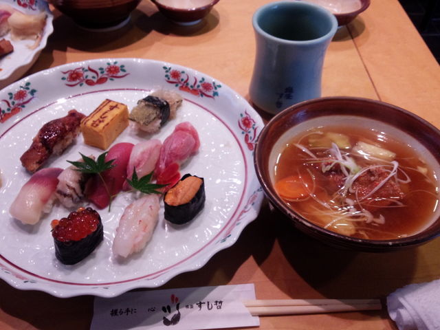 特上にぎり(3,400円)と毛がにのみそ汁(460円)_すし哲
