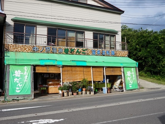 昔ながらの店構えです。_(有)宝来堂製菓