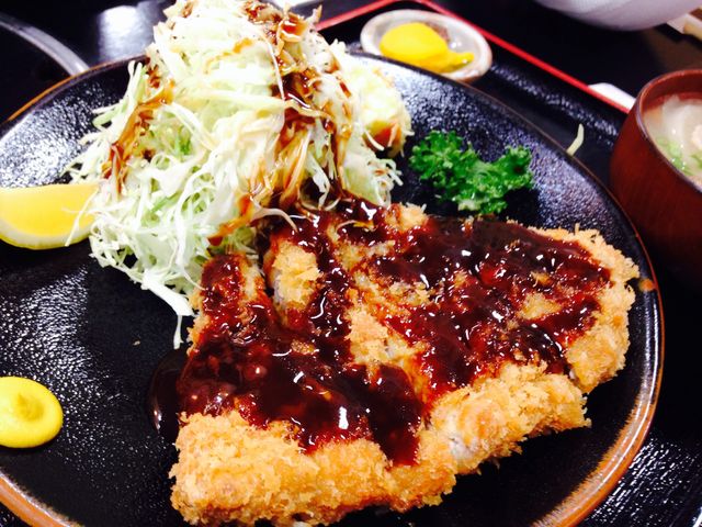 黒豚ロースカツ定食
コレーー!うま〜い_黒豚の館