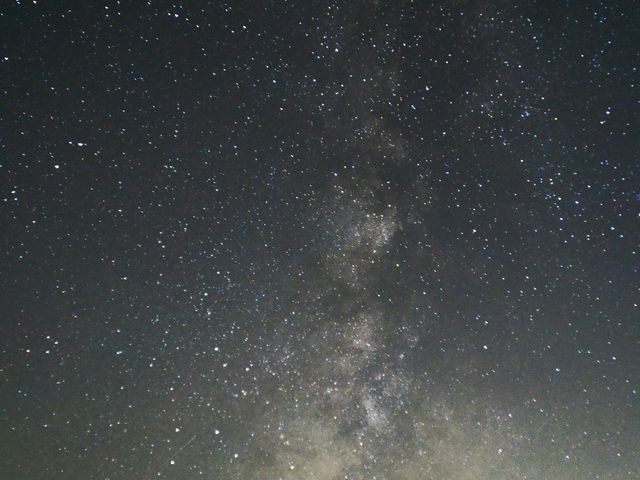 夜のお釜付近で撮った天の川です。標高が高いせいか手が届く様な感じでとても綺麗でした。_お釜(噴火口)
