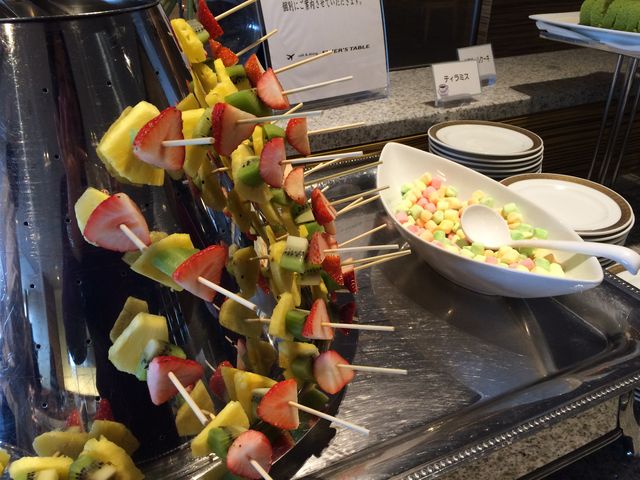 スイーツバーの一部です♪
串刺しになってるのはフルーツ♡_羽田エクセルホテル東急