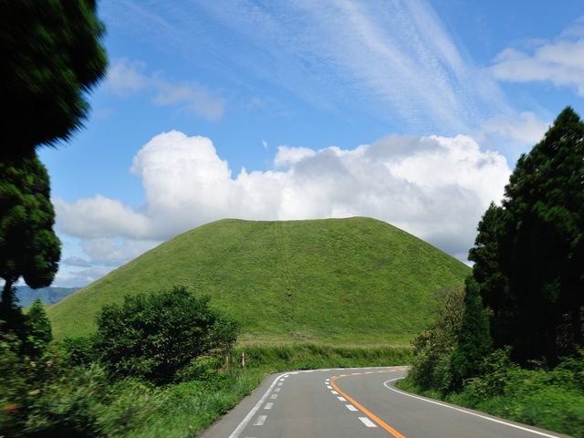 298号線に入ると眼前にすぐ見えてきます。_米塚