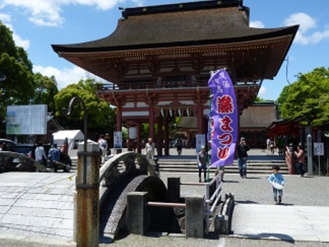名鉄津島駅正面から続く商店街の先にある_津島神社