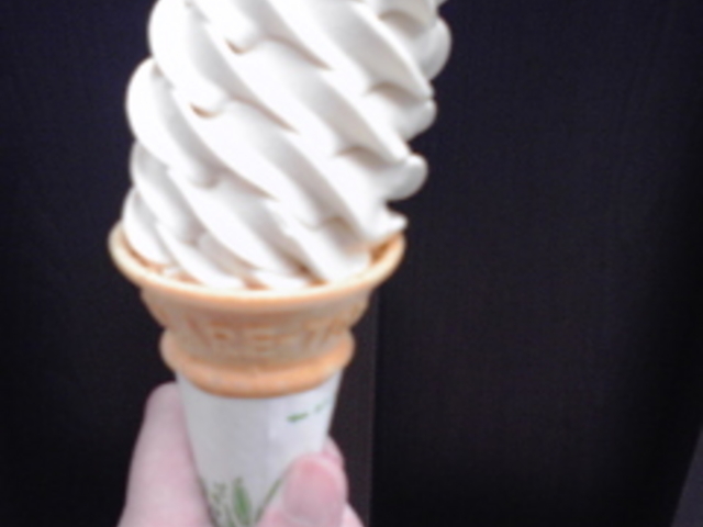 しょうゆソフトクリーム:320円(税込)_お菓子のくらた