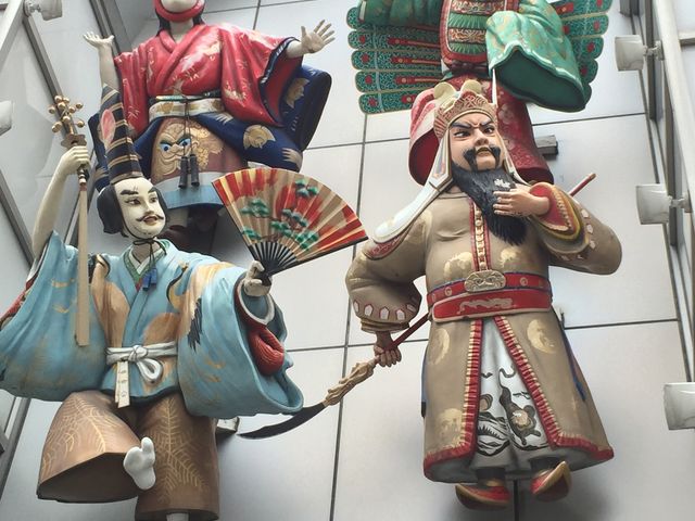 アーケード入口のモニュメント_天神橋筋商店街