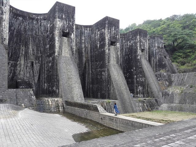 迫力あります_豊稔池堰堤