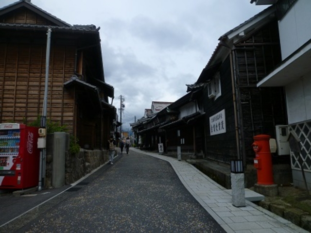 横道ヘ入れば静かなたたずまいの町並み_中津川宿