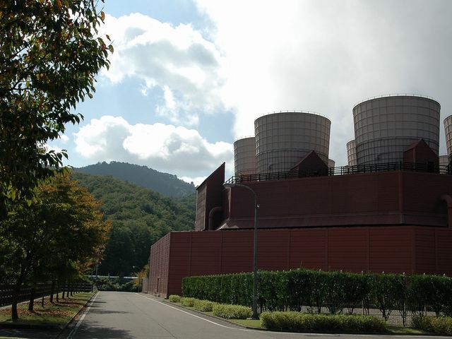 2005.10.12 11:00AM
柳津西山地熱発電所_柳津観光協会