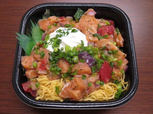 ロミロミサーモン丼_おはな丼丸 四谷店