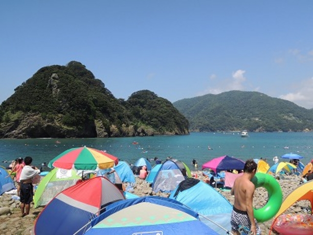 向かいに島があります!_田子瀬浜海水浴場