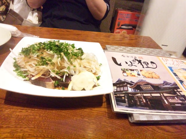 何処の店でも、鰹のタタキに嵌ってます(笑)。_いよ狸