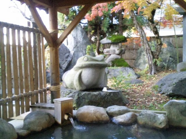 女湯の露天風呂_がまの湯温泉 いいで旅館