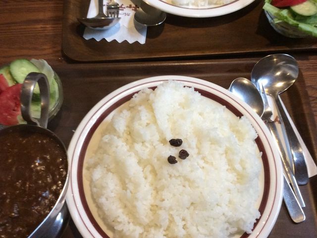 再度リピート。
今回ハヤシライスとビーフカレーを分け合いましたが、どちらも美味しかった。_キャラウェイ