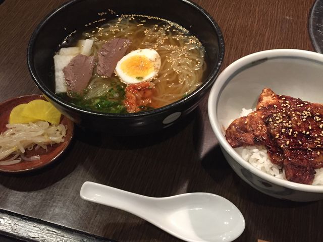 冷麺とミニ豚丼セット_炭火焼肉 大手門