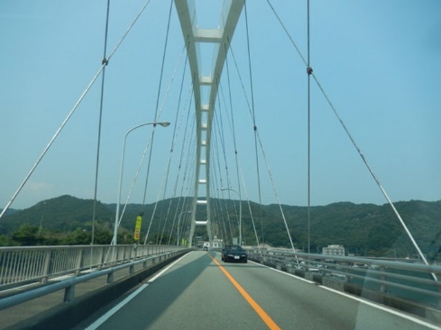 パールロードの浦村の橋_白い橋
