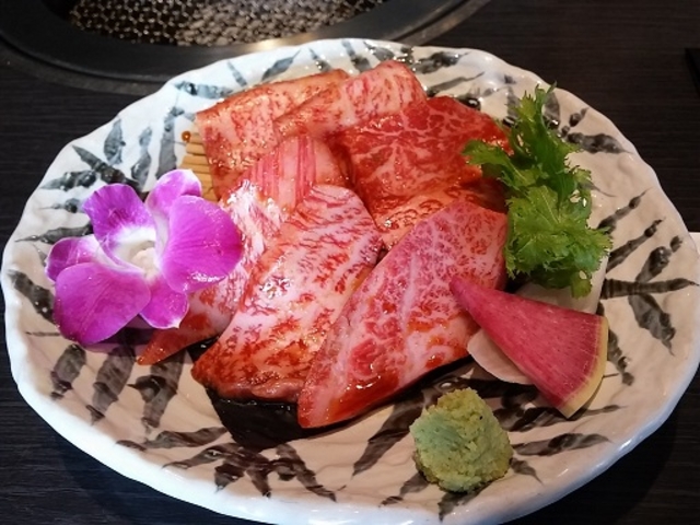 上焼肉セットのお肉(アップ)_米沢牛焼肉 仔虎