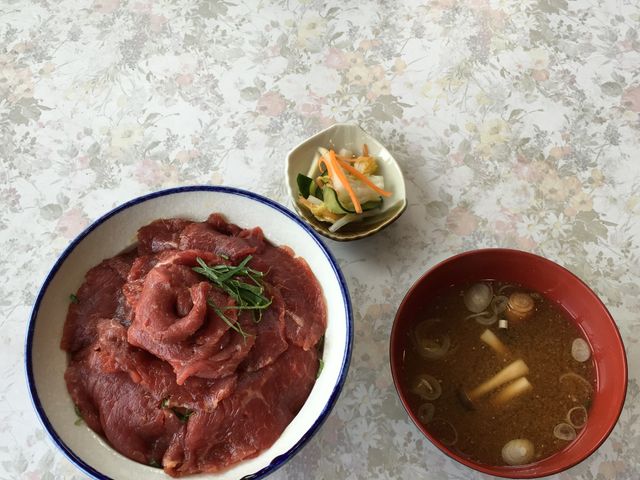 馬肉の量にビックリですよ_紅葉軒