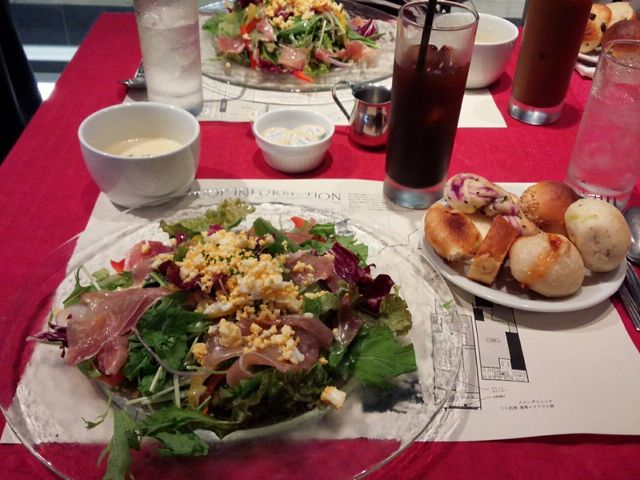 サラダランチ_カフェダイニング・ロビンソン 神戸・旧居留地