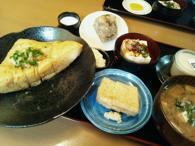 ジャンボ油揚げ_湧水茶屋