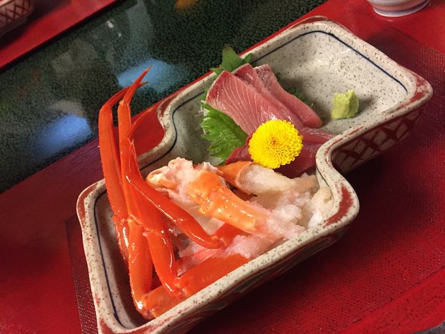 生の蟹は初めて食べました_しずはな