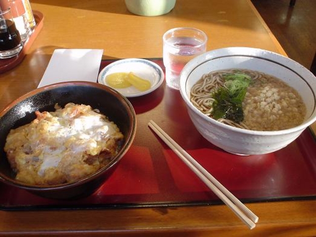 かき揚げ丼セットが美味しかった。_山田うどん 本店