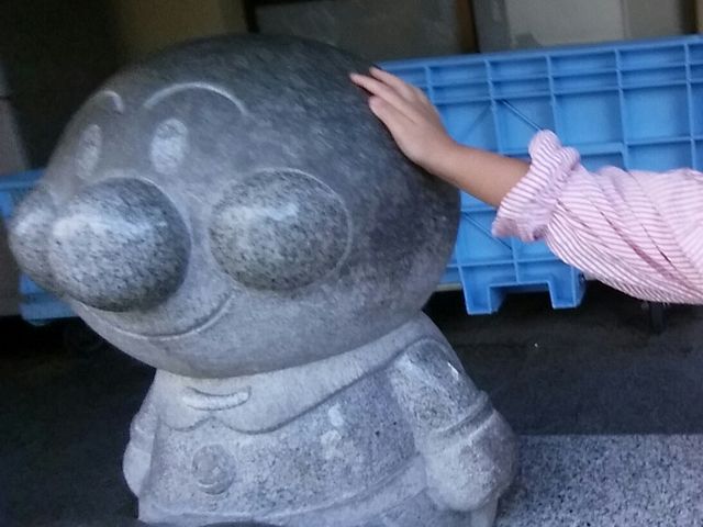 アンパンマンベンチ_千代保稲荷神社