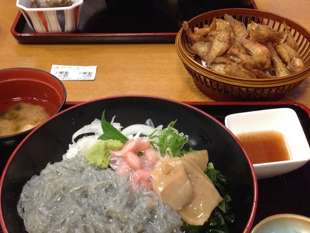 鮮度抜群の生しらす丼_美湯・松帆の郷