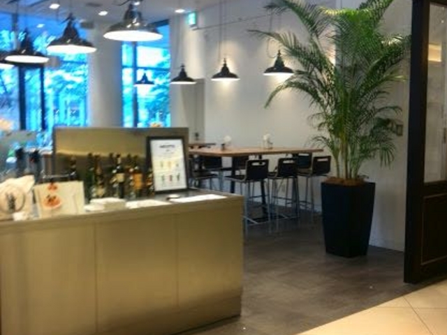 スタイリッシュな店内_パリヤ みなとみらい店