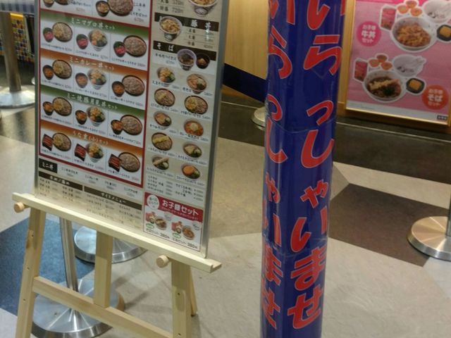 お店の前のメニュー表_そば処 吉野家 イオンモール広島府中店
