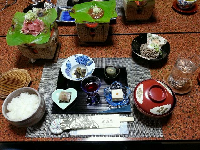 飯は絶品!
是非とも食べて欲しい。_城山館