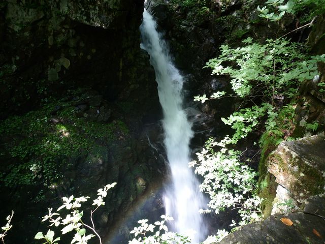 虹がかかってます!_摩耶の滝