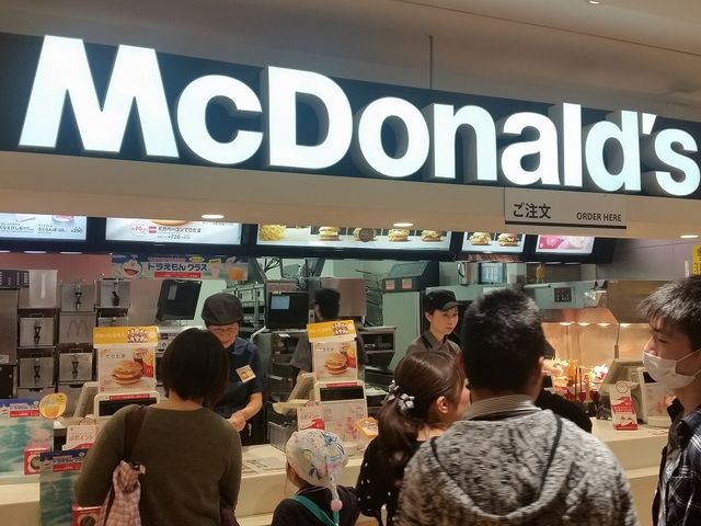 混み合う店_マクドナルド鹿児島アミュプラザ店(McDonald’s)