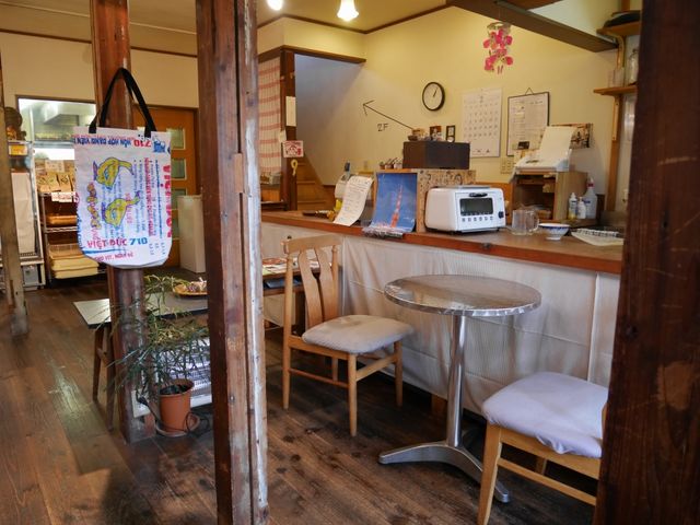 イートインスペースもあります_豆パン屋アポロ
