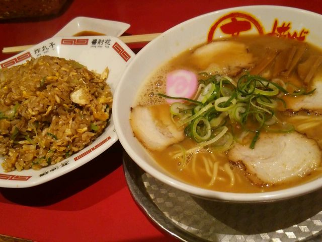 ラーメン 半チャーハン_丸高中華そば 神戸二宮店