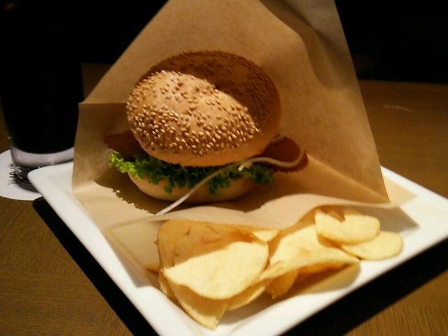 ハンバーガー_ハーバーカフェ オールデイダイニング HARBOR CAFE ALL DAY DINING 神戸
