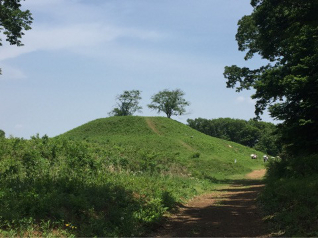 三段になってる古墳_岩屋古墳