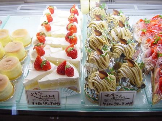 ケーキや焼き菓子も人気です_スズキプランタン