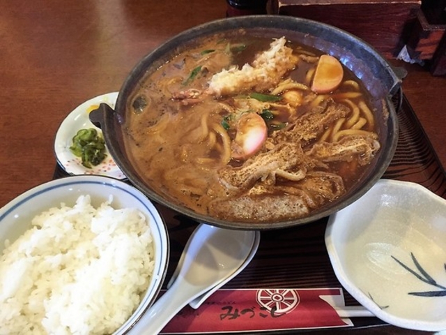 デラックス味噌煮込み定食_八丁味噌煮込みうどん みづこし